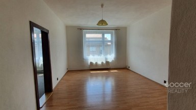 Pronájem prostorného bytu 2+1/B, 84 m2, ulice Čimická, Praha 8 - Kobylisy.