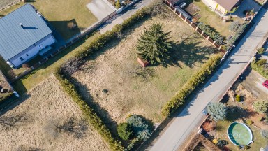 Prodej stavebního pozemku 1300 m2 v obci Záryby.