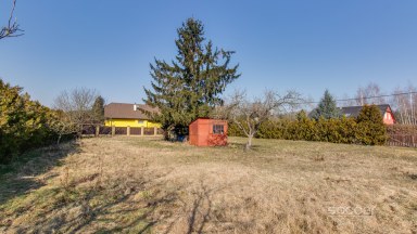 Prodej stavebního pozemku 1300 m2 v obci Záryby.