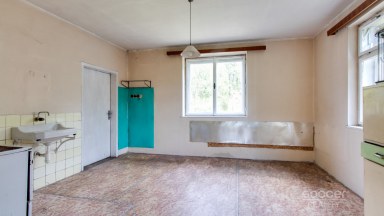 Prodej rodinného domu s velkým stavebním pozemkem - Sehradice, okres Zlín.