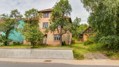 Prodej rodinného domu s velkým stavebním pozemkem - Sehradice, okres Zlín.