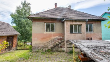 Prodej rodinného domu s velkým stavebním pozemkem - Sehradice, okres Zlín.