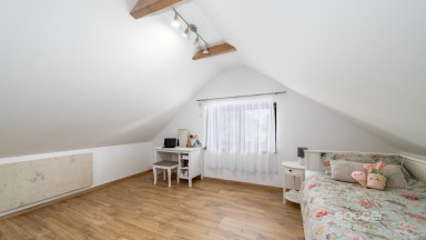 Prodej rodinného domu 5+1 s garáží a zahradou – Křečkov u Poděbrad