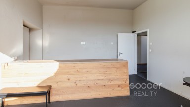 Pronájem komerčního prostoru 33 m² se zahradou – Lysá nad Labem.