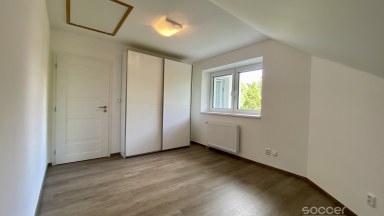 Příjemný dům po celkové modernizaci se zahradou v prestižní lokalitě.
