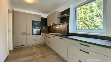 Příjemný dům po celkové modernizaci se zahradou v prestižní lokalitě.