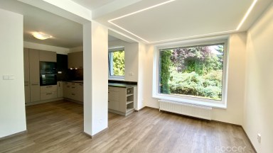 Příjemný dům po celkové modernizaci se zahradou v prestižní lokalitě.