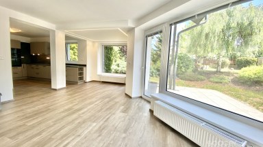 Příjemný dům po celkové modernizaci se zahradou v prestižní lokalitě.