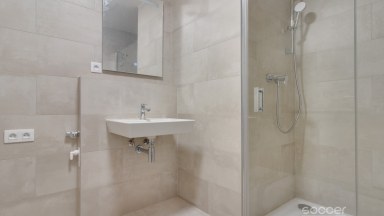 Pronájem nového bytu 2+kk s balkonem a garáží na Praze 9.