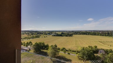 Pronájem nového bytu 2+kk s balkonem a garáží na Praze 9.