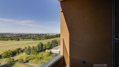 Pronájem nového bytu 2+kk s balkonem a garáží na Praze 9.