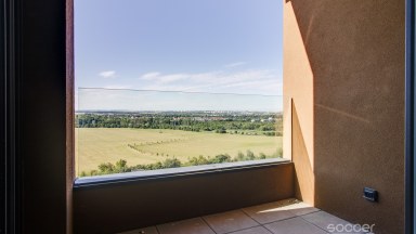 Pronájem nového bytu 2+kk s balkonem a garáží na Praze 9.