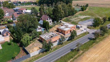 Prodej rezidenčního projektu – 3 nové rodinné domy, Praha–Koloděje.
