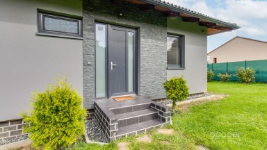 Rodinný dům 4+kk s terasou a zahradou, Kaňk u Kutné Hory.