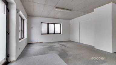 K pronájmu kanceláře/byt 90 m²/zahrada – Praha, Mezihoří, Horní Počernice