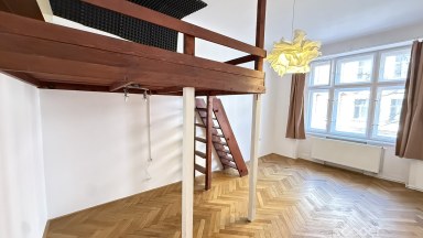 Pronájem bytu 3+1, 110 m2 v Praze 3, ulice Nitranská.