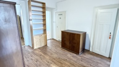 Pronájem bytu 3+1, 110 m2 v Praze 3, ulice Nitranská.