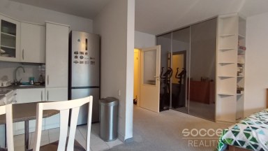 Pronájem krásného bytu 1+kk 38 m2/PS/S, ul. Randova, Praha 5 - Smíchov.